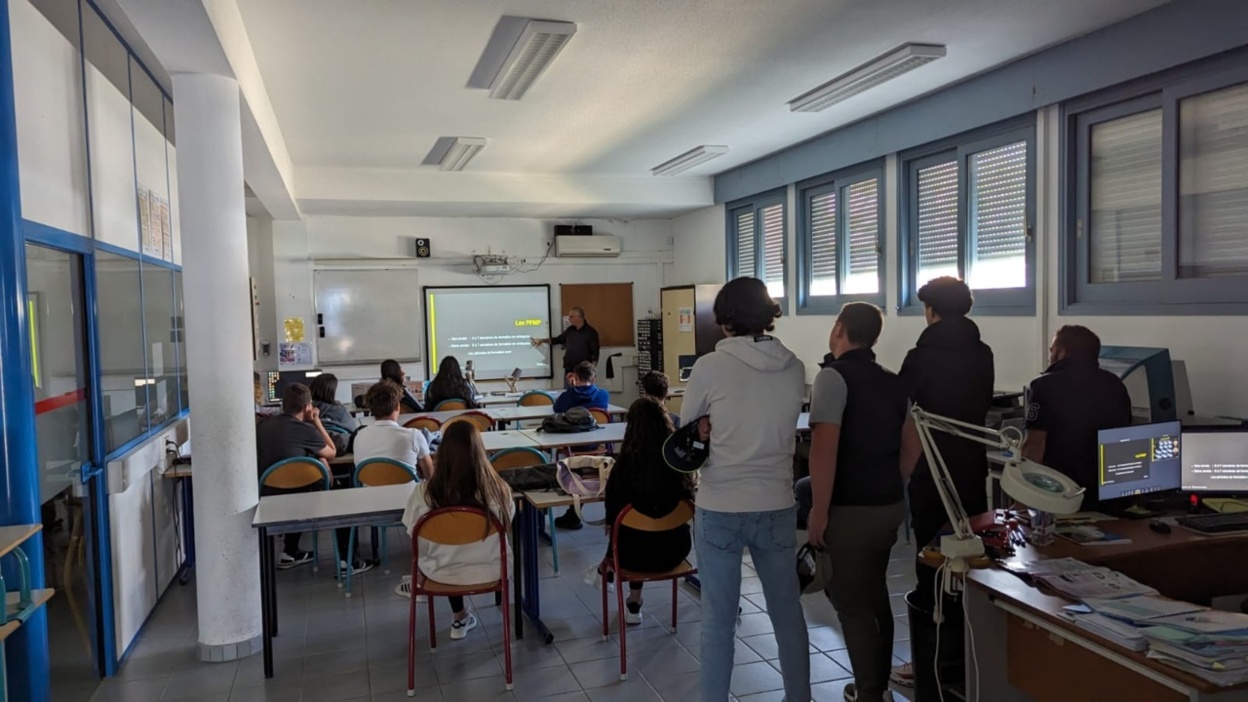 Présentation des sections professionnelles de nos CAP dans les différents collèges des alentours Présentation des sections professionnelles de nos CAP dans les différents collèges des alentours
