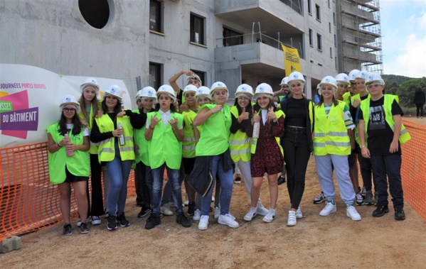 À la découverte du monde du bâtiment. À la découverte du monde du bâtiment.