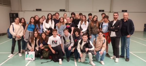 Nos collègiens entourés d'Alain et Jean-François Bernardini Nos collègiens entourés d'Alain et Jean-François Bernardini