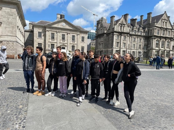 VOYAGE EN IRLANDE 3°1. Une aventure éducative et culturelle VOYAGE EN IRLANDE 3°1. Une aventure éducative et culturelle