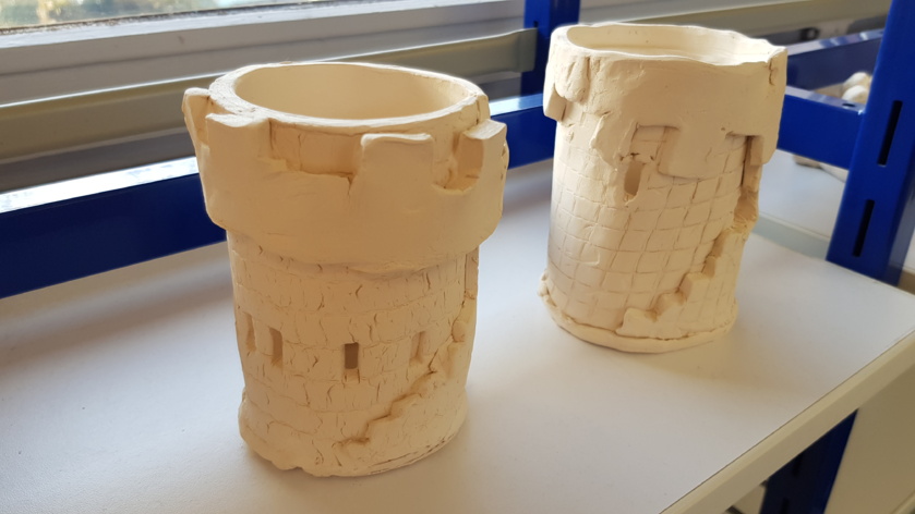 Exposition au CDI des « Tours génoises ». Exposition au CDI des « Tours génoises ».