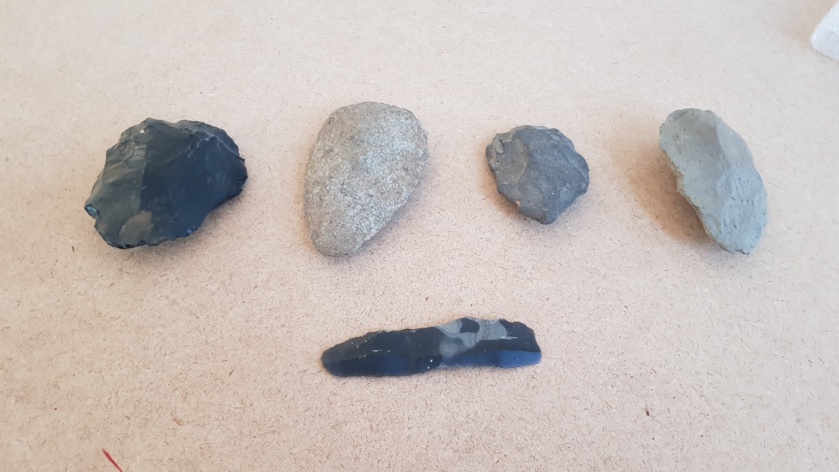 Bifaces et lame en silex (Pièce d’Ethiopie – Afrique de l’Est) Bifaces et lame en silex (Pièce d’Ethiopie – Afrique de l’Est)