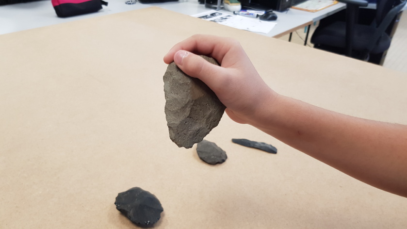 L'outil "Biface", prolongement de la main. L'outil "Biface", prolongement de la main.